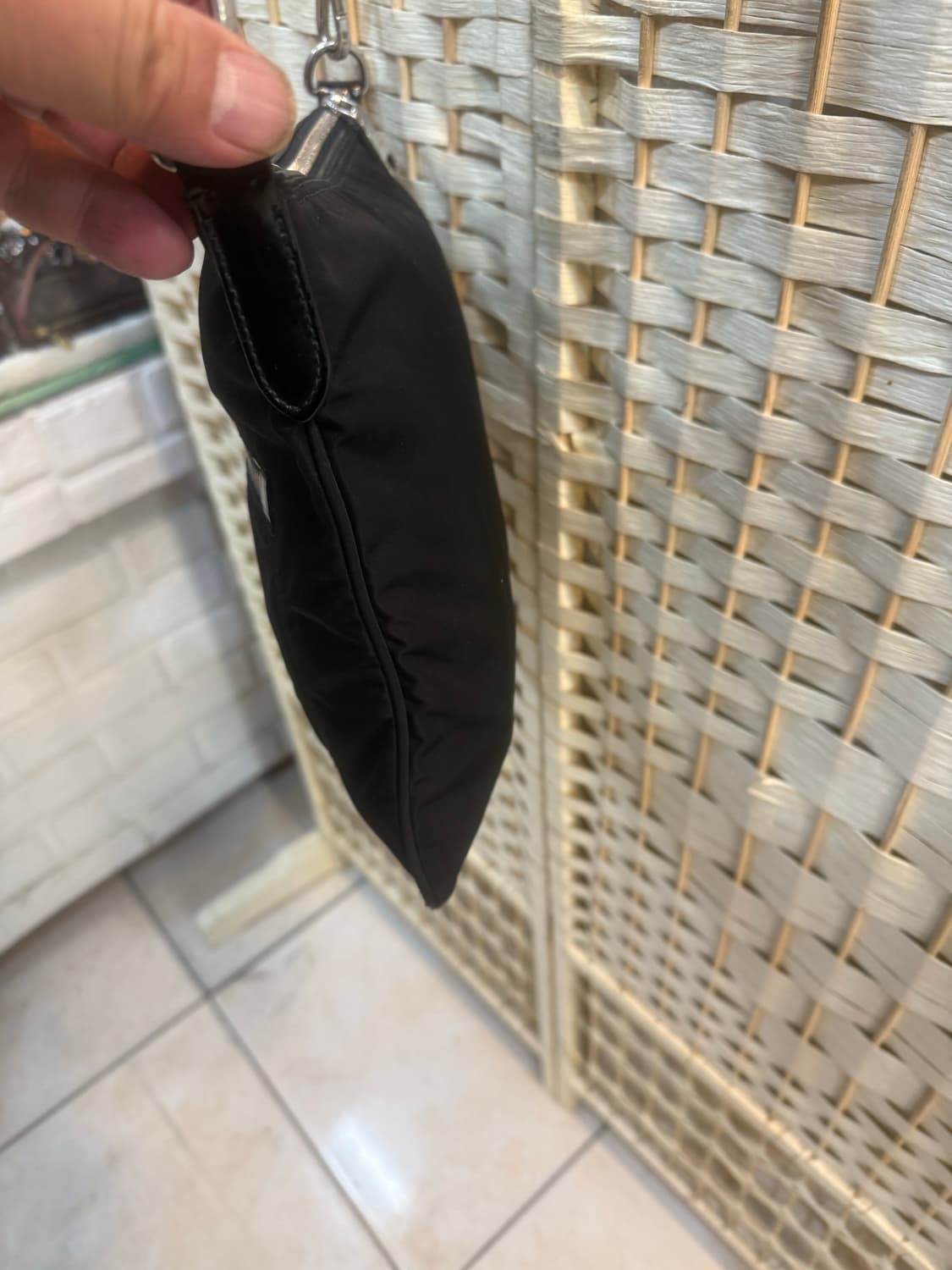 정품 프라다 나일론 크로스백 팝니다 상품이미지3