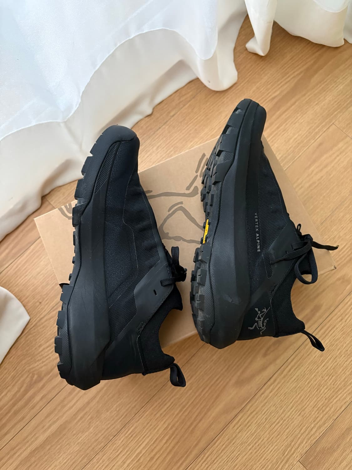 아크테릭스 버텍스 여성 240사이즈 판매 Arcteryx Vertex  상품이미지4