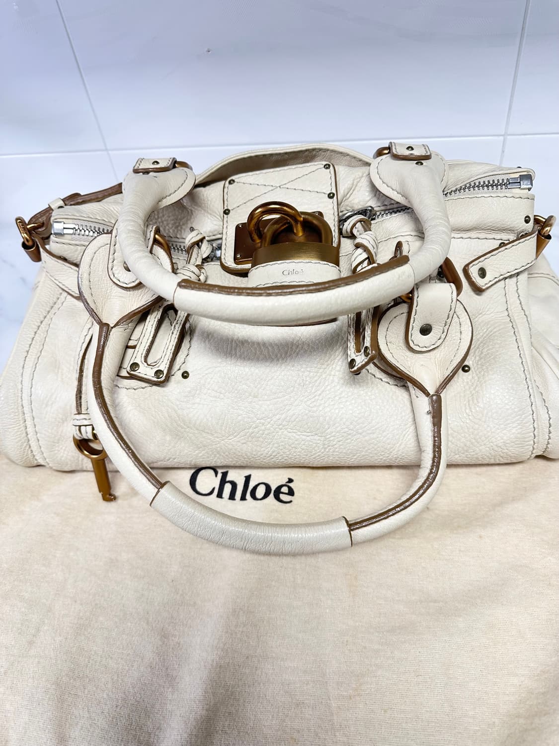 ❌거래중[A 정품] 끌로에 패딩턴백 아이보리 금장 상품이미지4