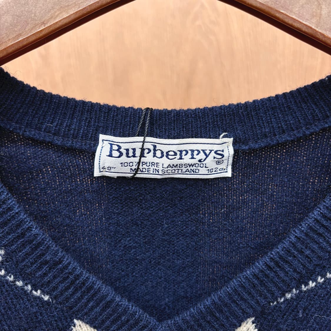버버리 브이넥 니트 아가일 패턴 로고 자수 디테일 루즈핏 네이비 상품이미지7