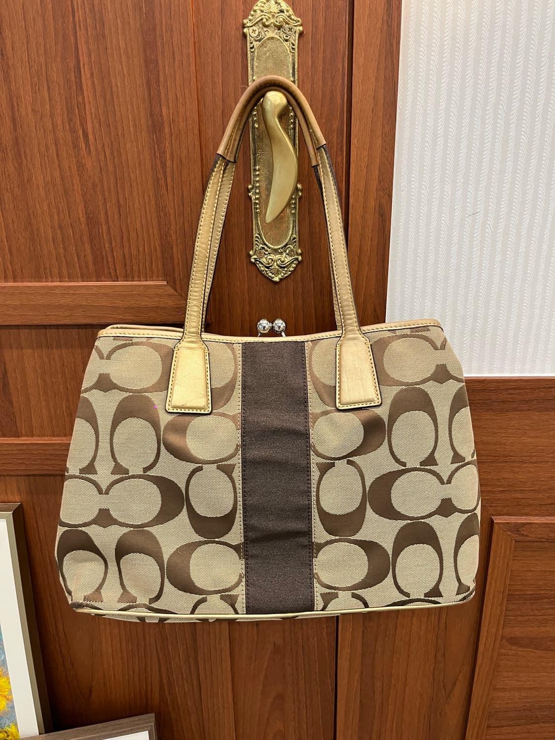 Coach Beige Square Bag 상품이미지4