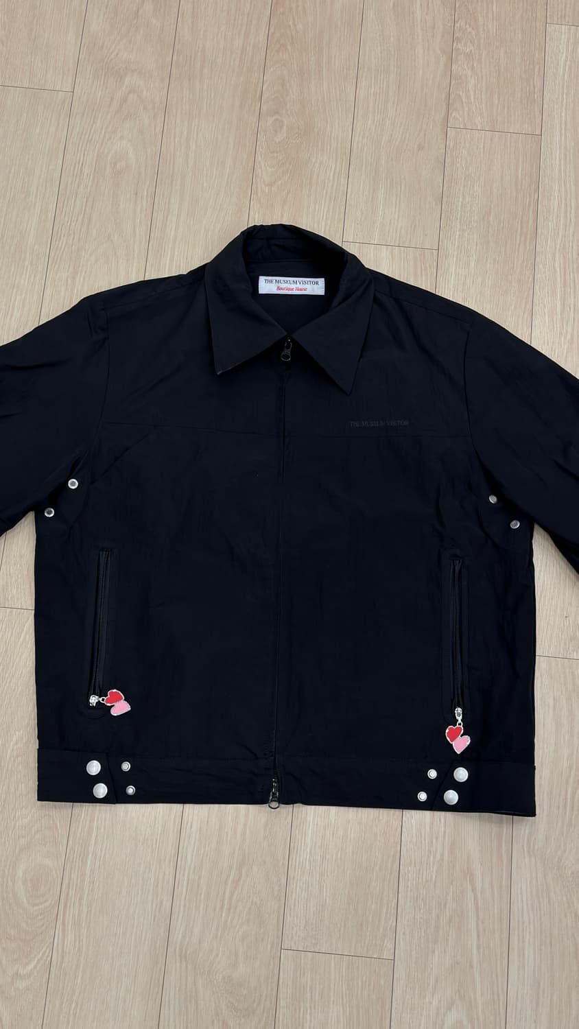 현재 단종된 더뮤지엄비지터 블랙 하트 포인트 자켓 M 상품이미지1