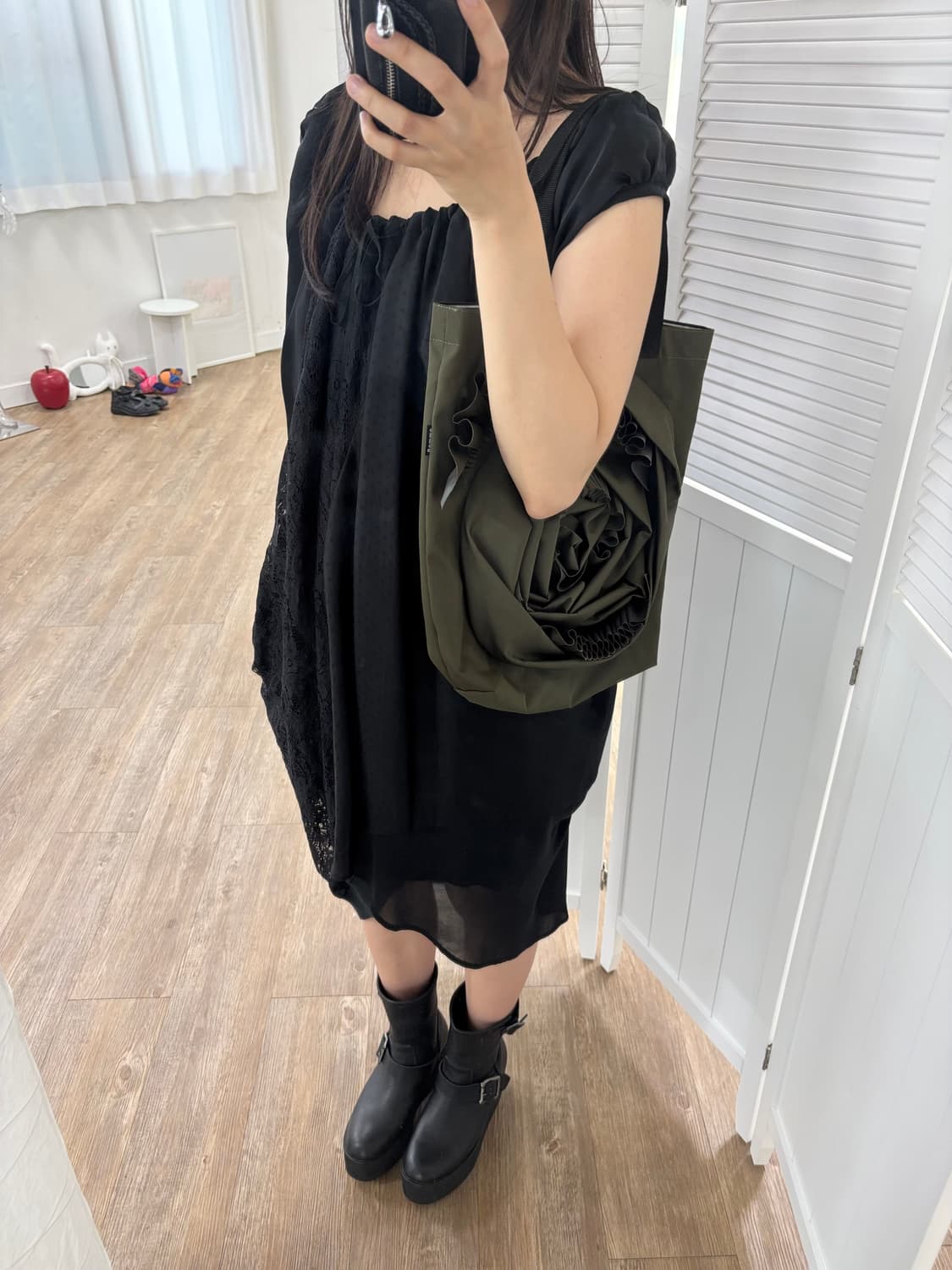 GOMME 고무 프릴플라워 숄더백 상품이미지3