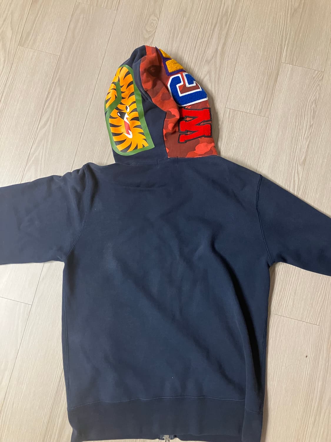 베이프 곤색 후드집업 판매합니다 상품이미지2