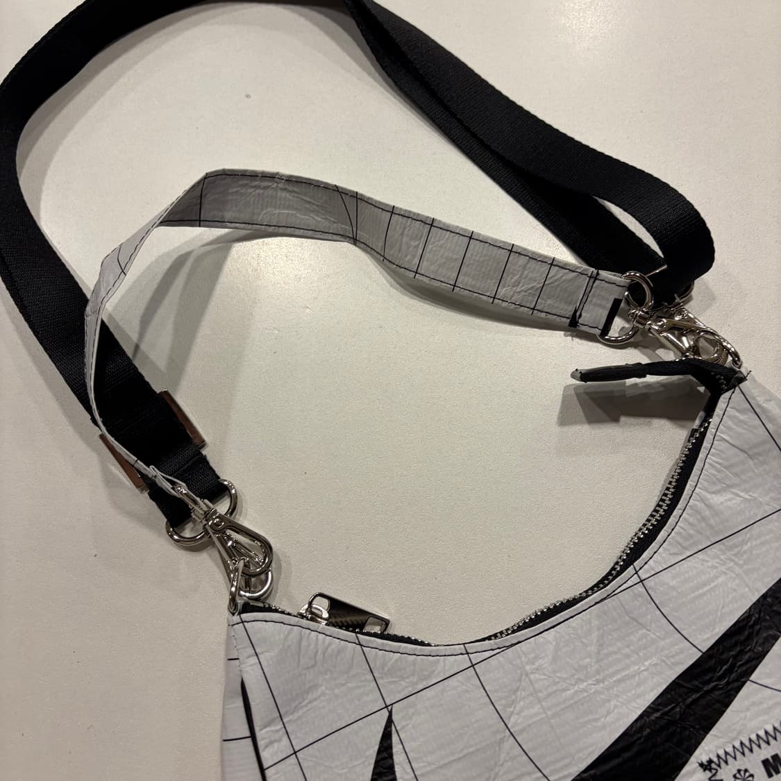 나이키 리유저블 MOVE TO ZERO 크로스 숄더백 상품이미지4