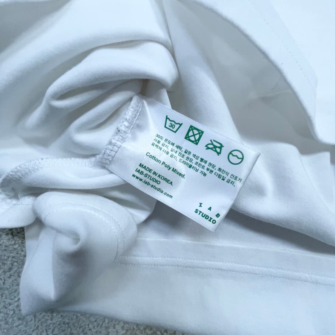 아이앱스튜디오 스펠 로고 반팔티 화이트 상품이미지4