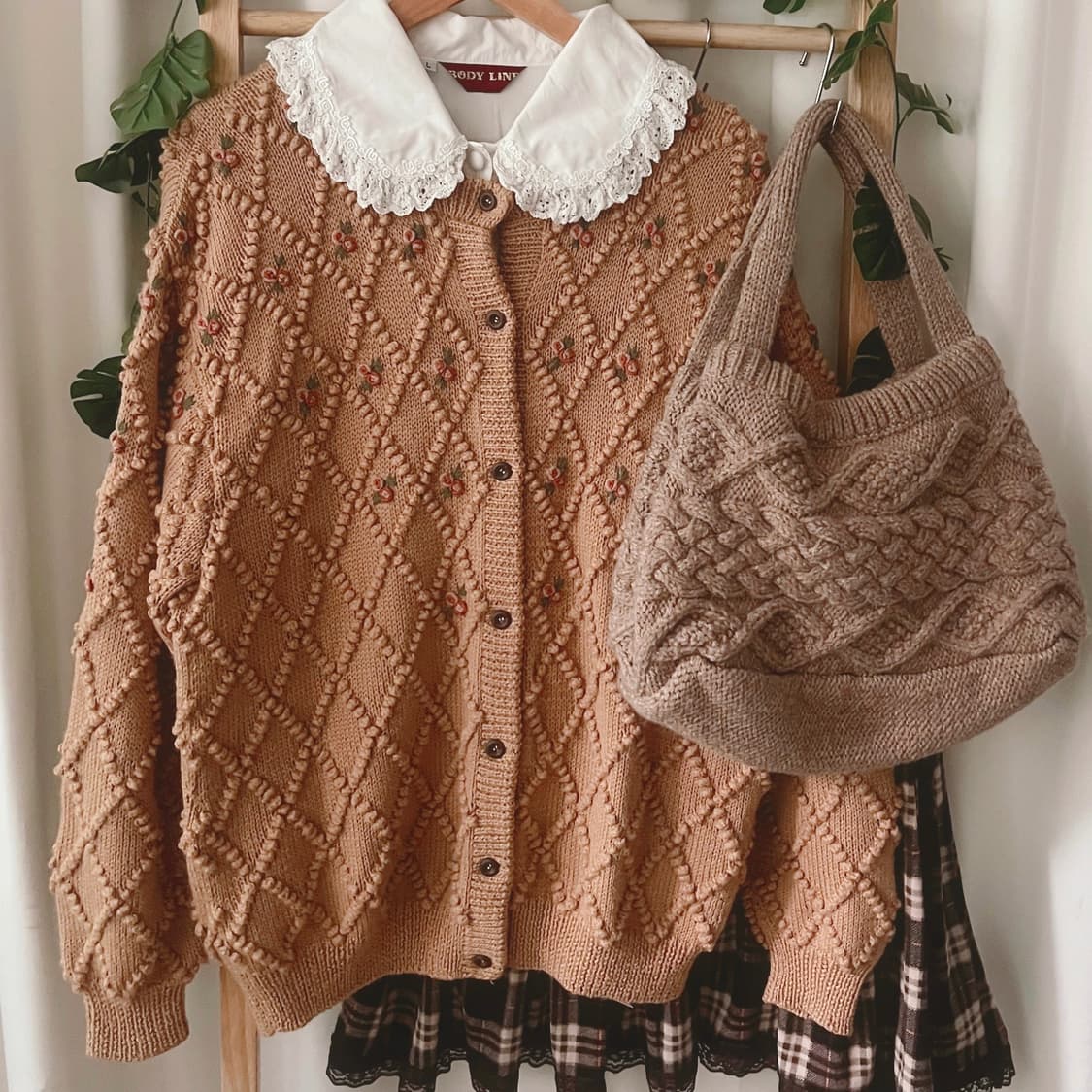 브라운 모티브 플라워 가디건 상품이미지1