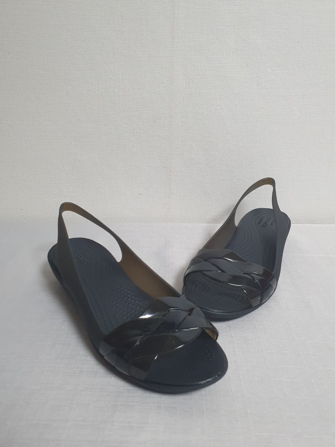 크록스 이사벨라 젤리 슬링백 미니웨지 블랙 230mm 상품이미지4