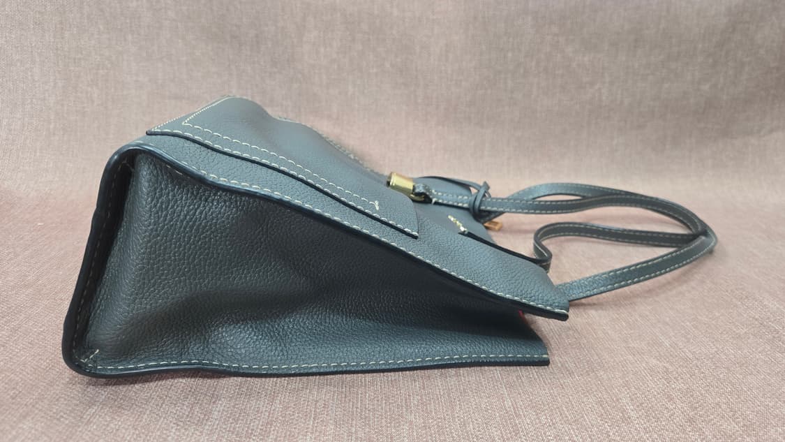 마크제이콥스 블랙 레더 토트백 + 자물쇠 키링 상품이미지4