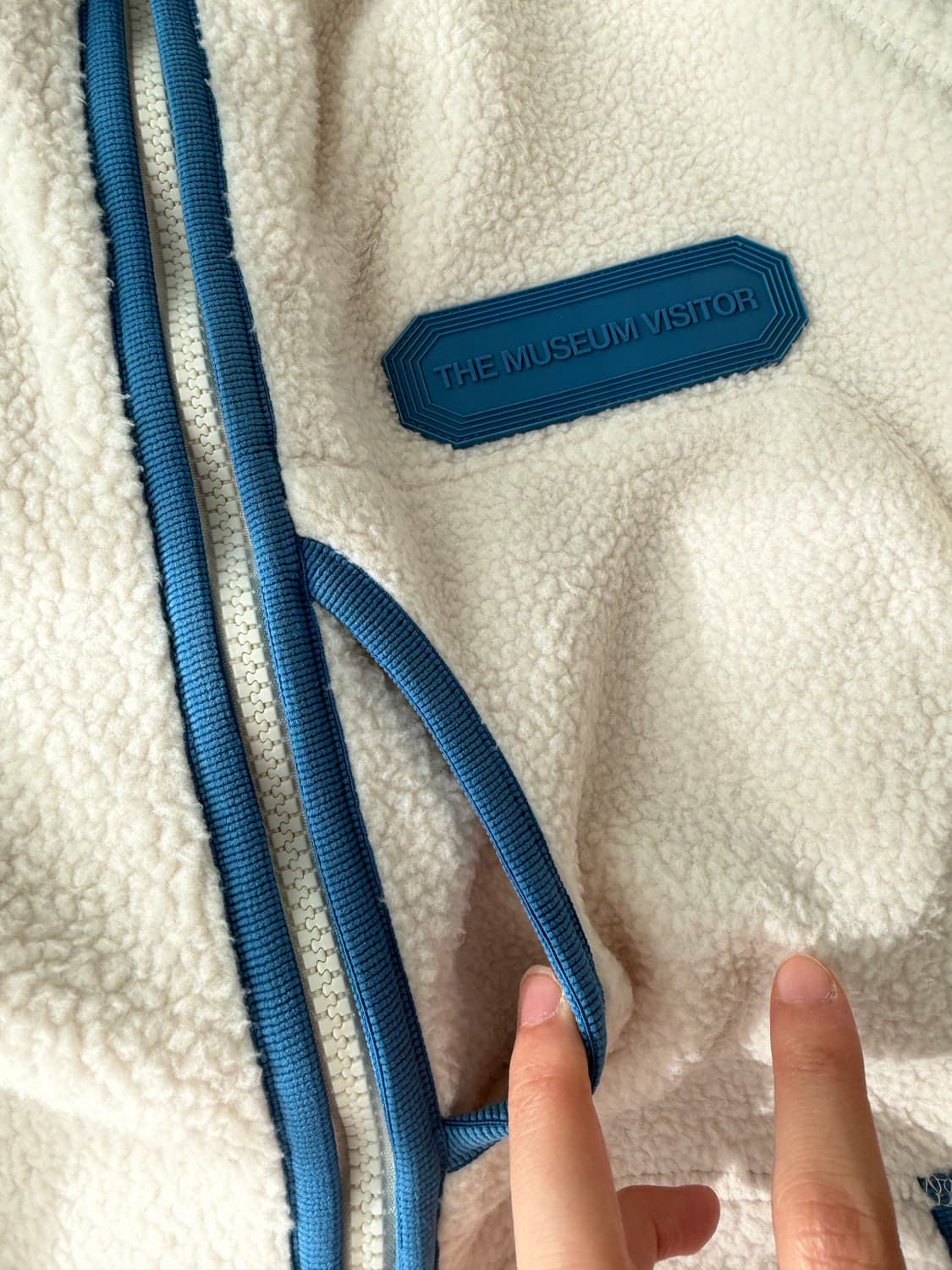 더뮤지엄비지터 후리스 상품이미지3