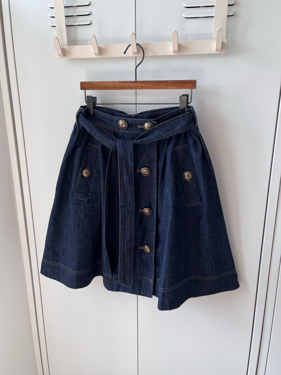 Blue Label 금장 단추 플레어 데님 스커트 상품이미지9