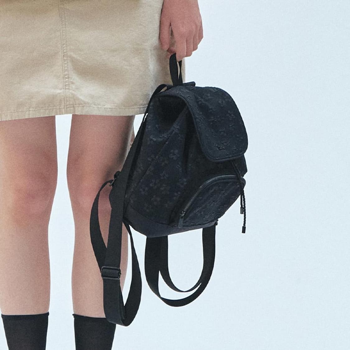 grove 그로브 그로브스토어 에디스 블랙 자수 미니 백팩 가방 상품이미지2