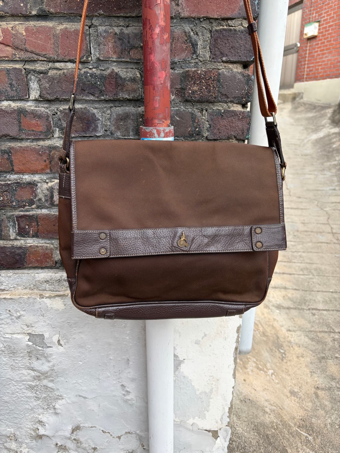 Beanpole 브라운 캔버스 레더 믹스 메신저백 상품이미지1