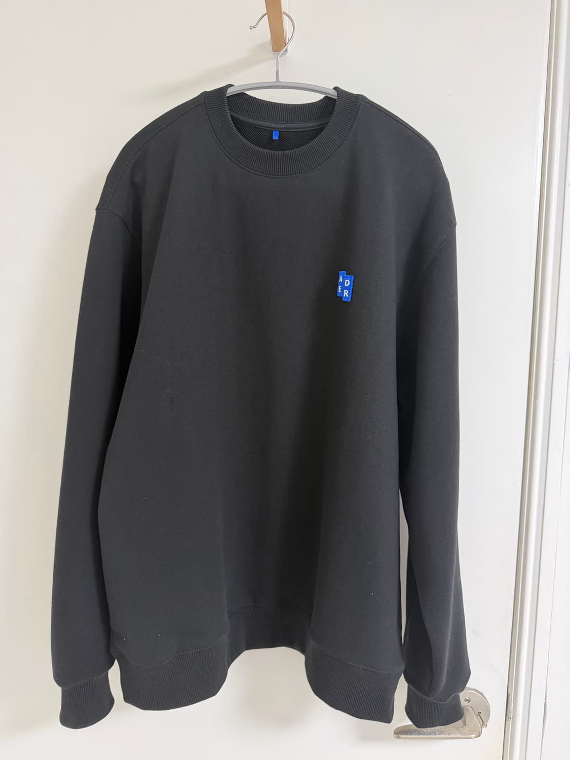 아더에러 맨투맨 판매합니다. 상품이미지1