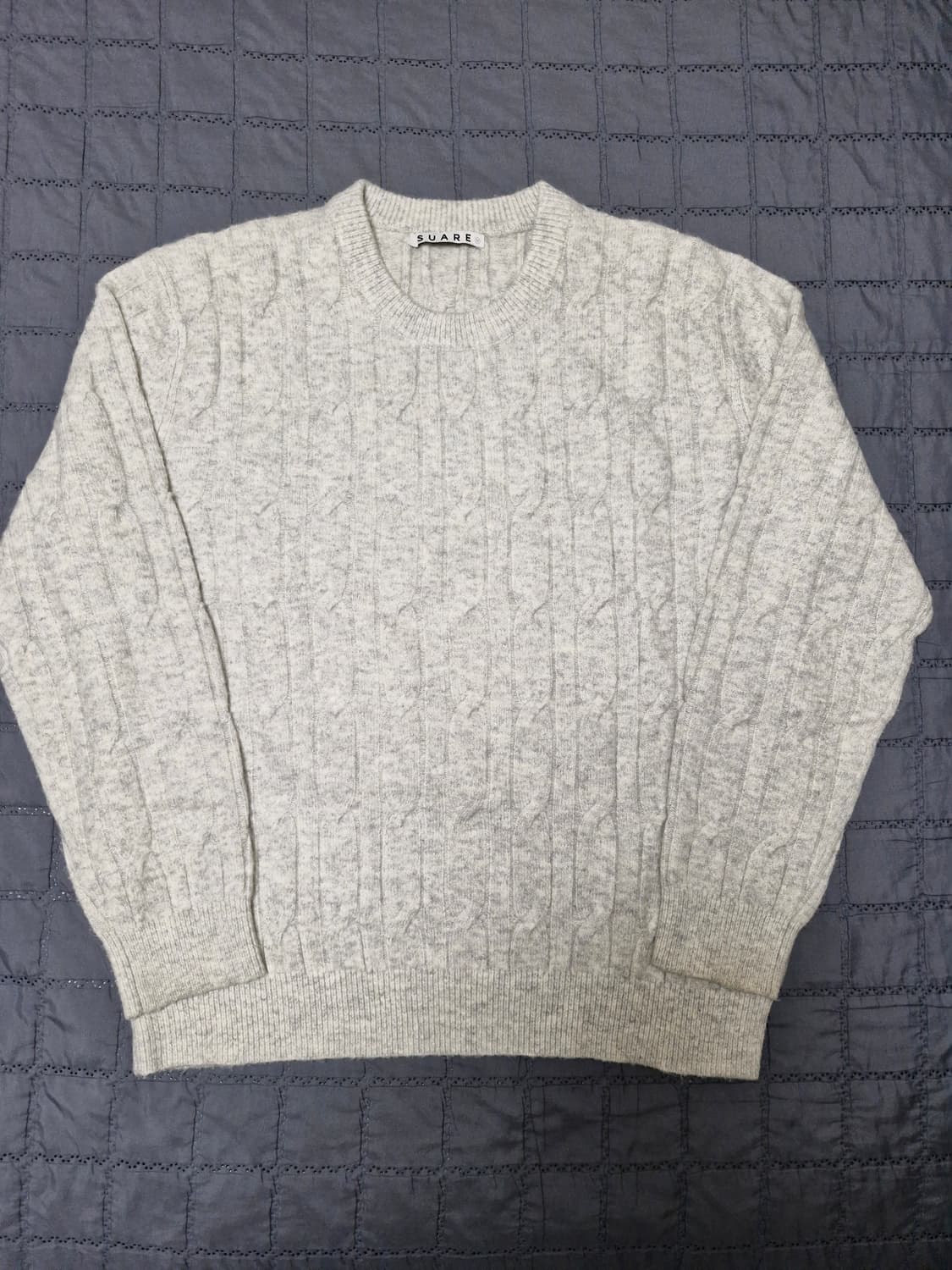 수아레 케이블 라운드 니트 라이트그레이 상품이미지2