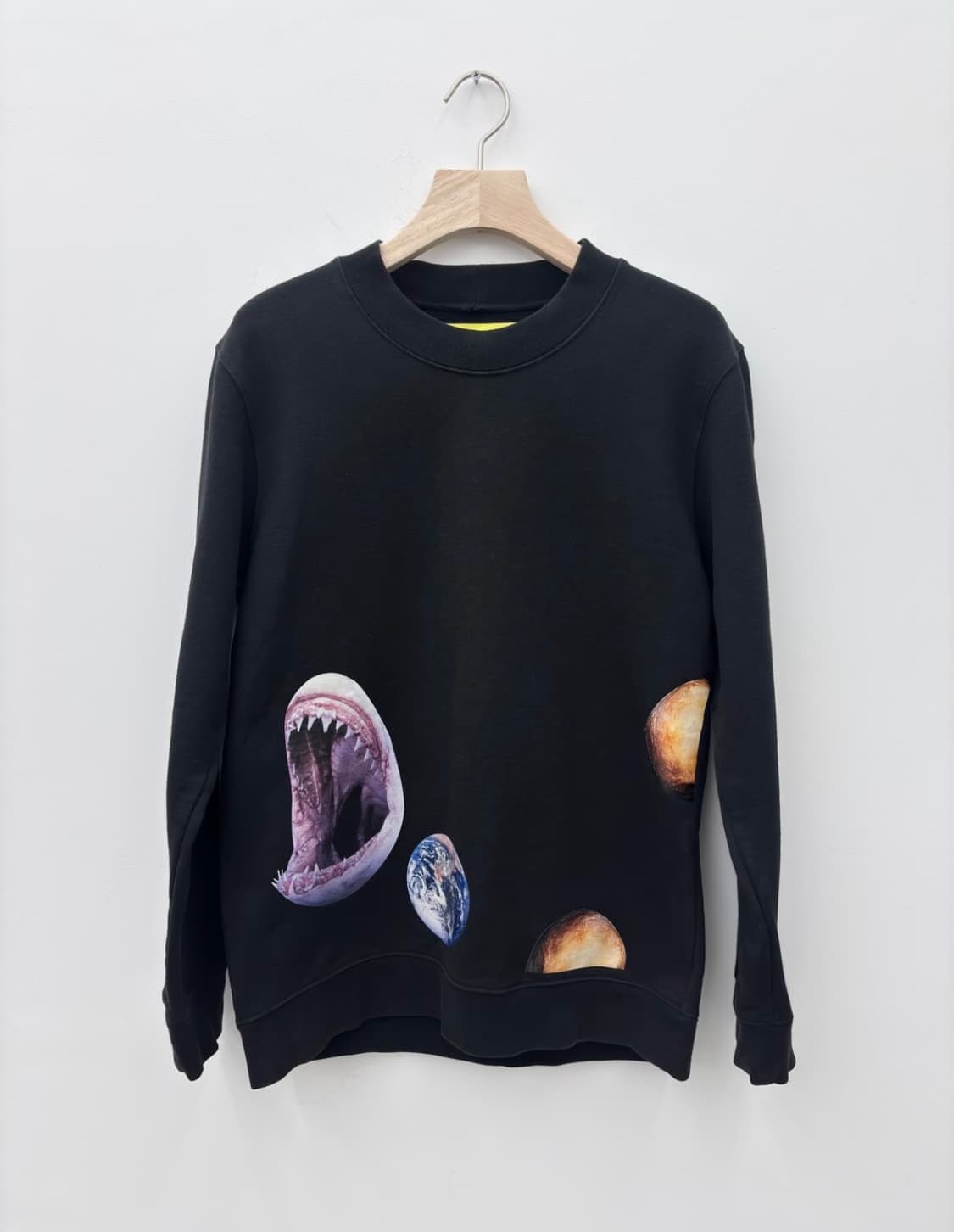 XSTERLING RUBY PATCHES COTTON CREWNECK 상품이미지1