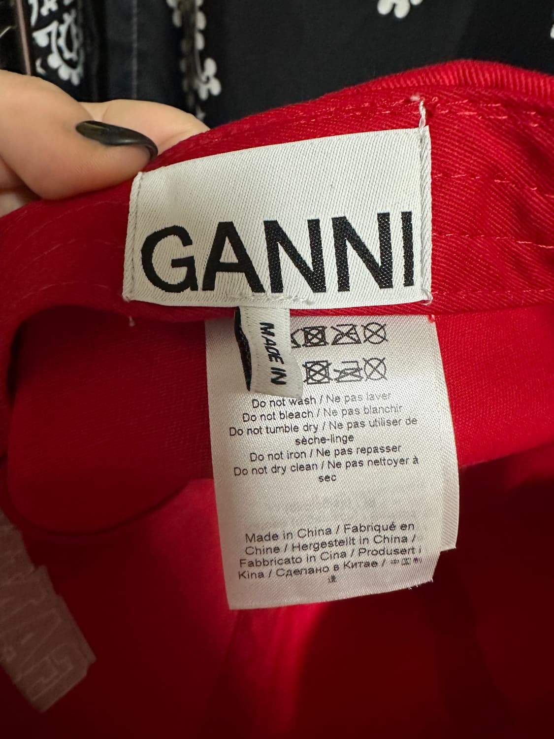 [정품] 가니(GANNI) 로고 자수 볼캡 (레드) 상품이미지2