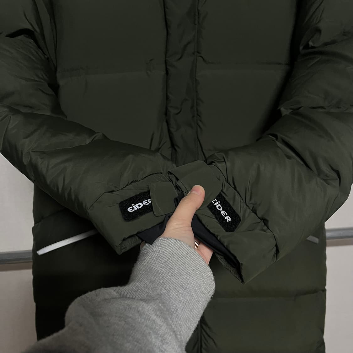 아이더 후드털 카키색 롱패딩 M 상품이미지7