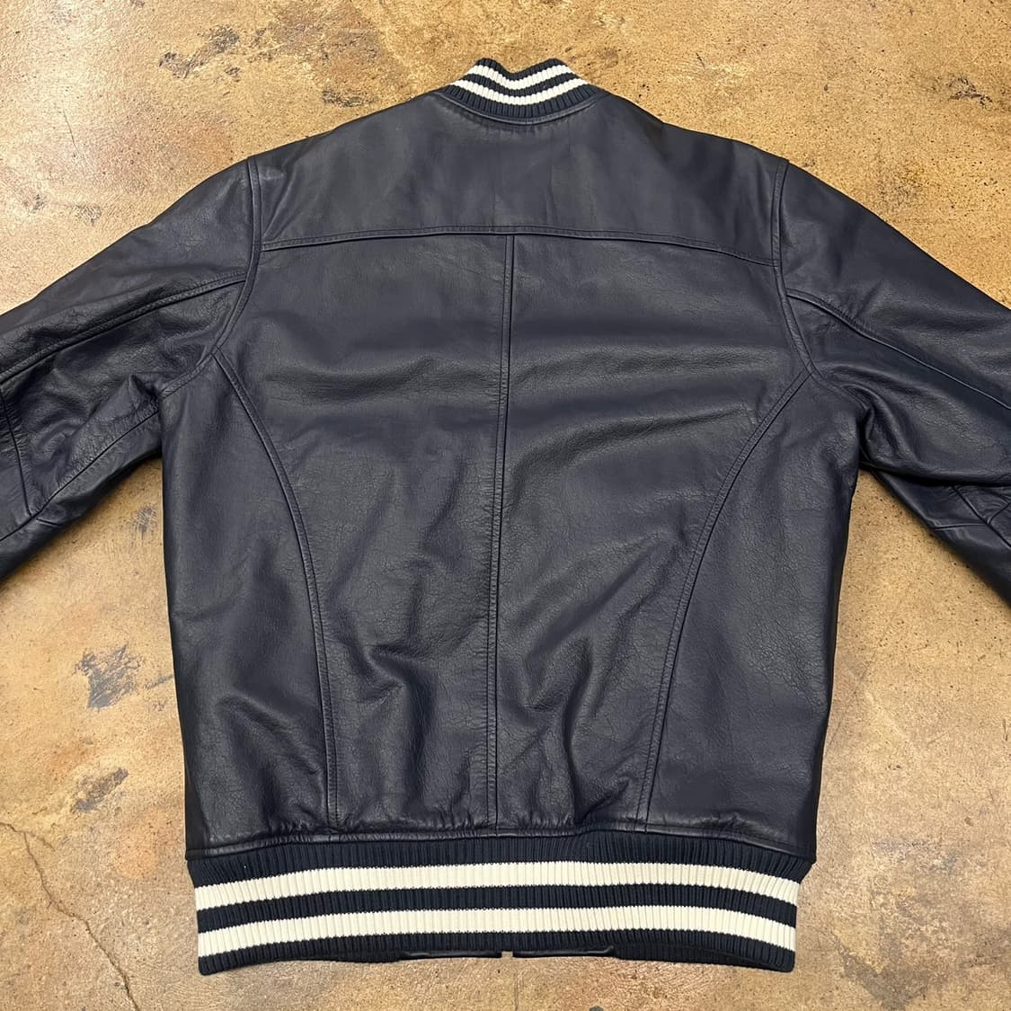 [정품/95] 뉴에라 스왈로브스키 가죽바시티 자켓 b16 상품이미지4