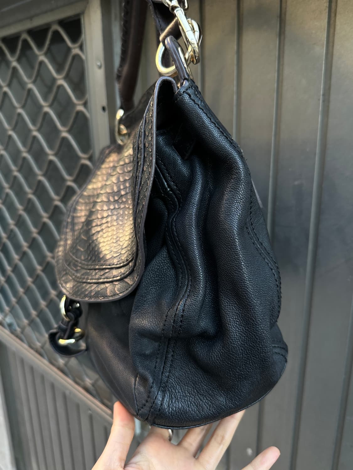 Croco embossed leather bag 상품이미지4