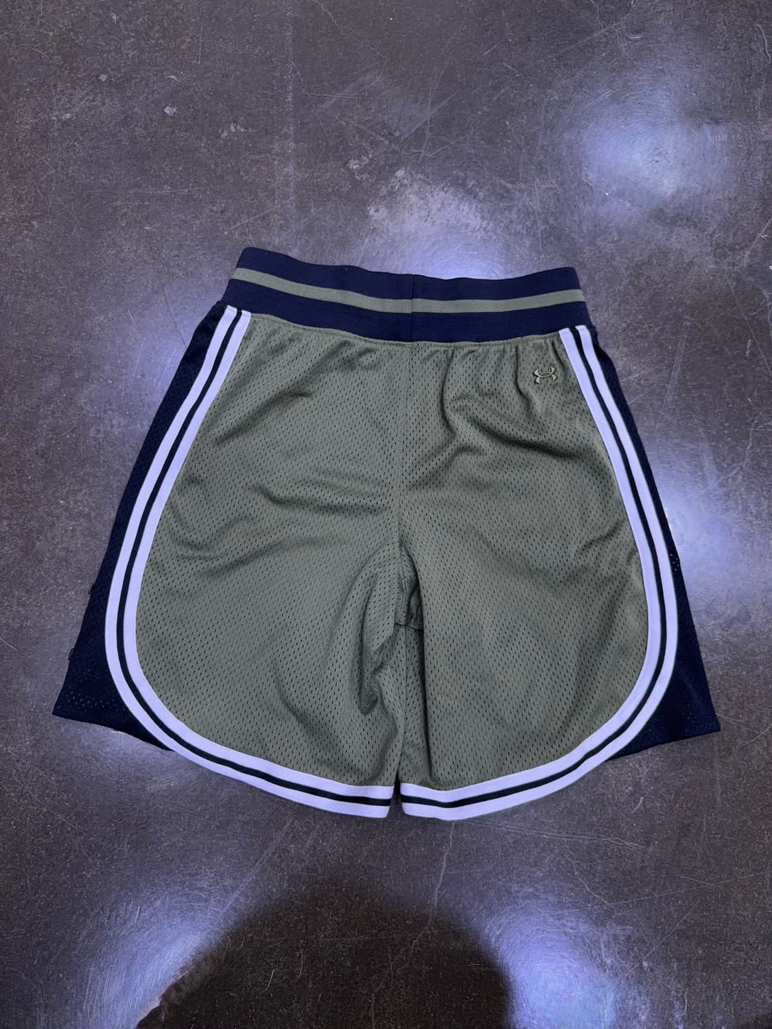 언더아머 메쉬 코트사이드 반바지 9인치 쇼츠 카키 블랙 L 상품이미지5