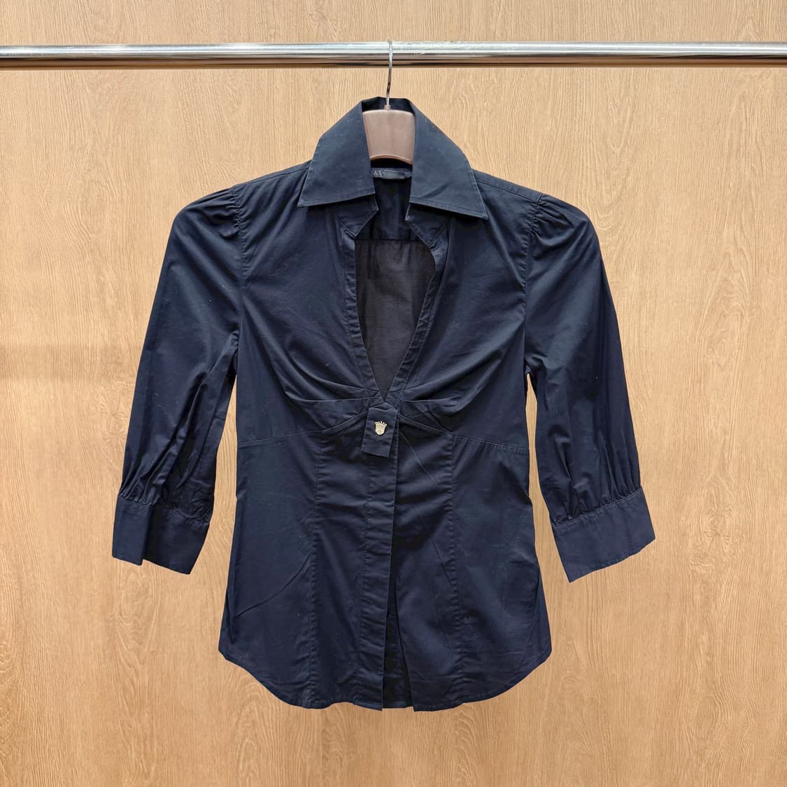 아르마니 익스체인지 딥브이넥 버튼 셔츠 블라우스 7부 소매 블랙 상품이미지2