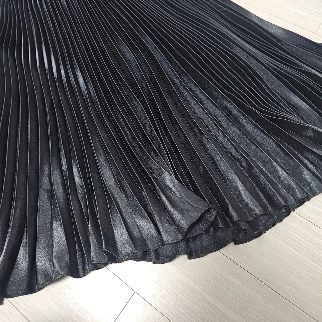 블랙 새틴st 롱 스커트 상품이미지2