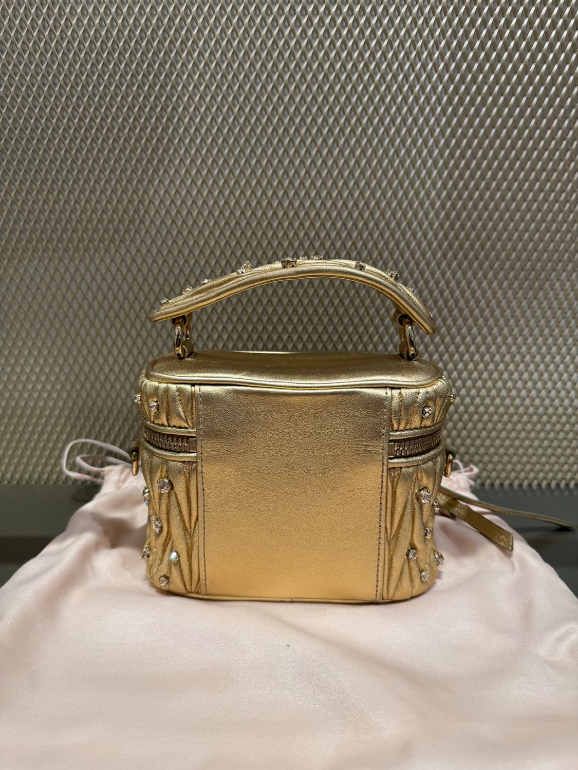 miumiu 미우미우 마텔라세 스와로브스키 미니뷰티백 상품이미지2