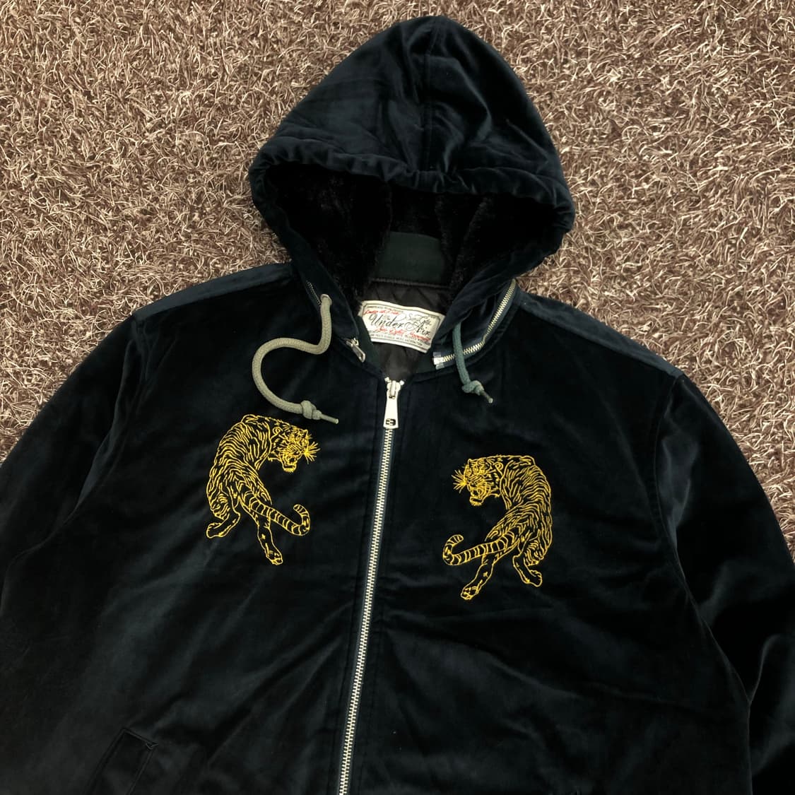 언더에어 호랑이 자수 벨벳 스카쟌 자켓 상품이미지2