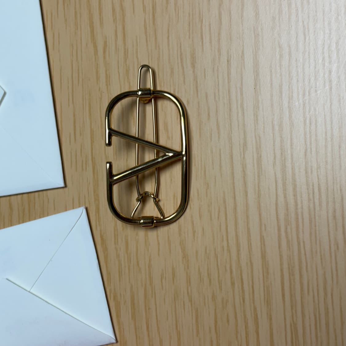 정품) 거의 새상품) 발렌티노 브이 로고 헤어핀 상품이미지2