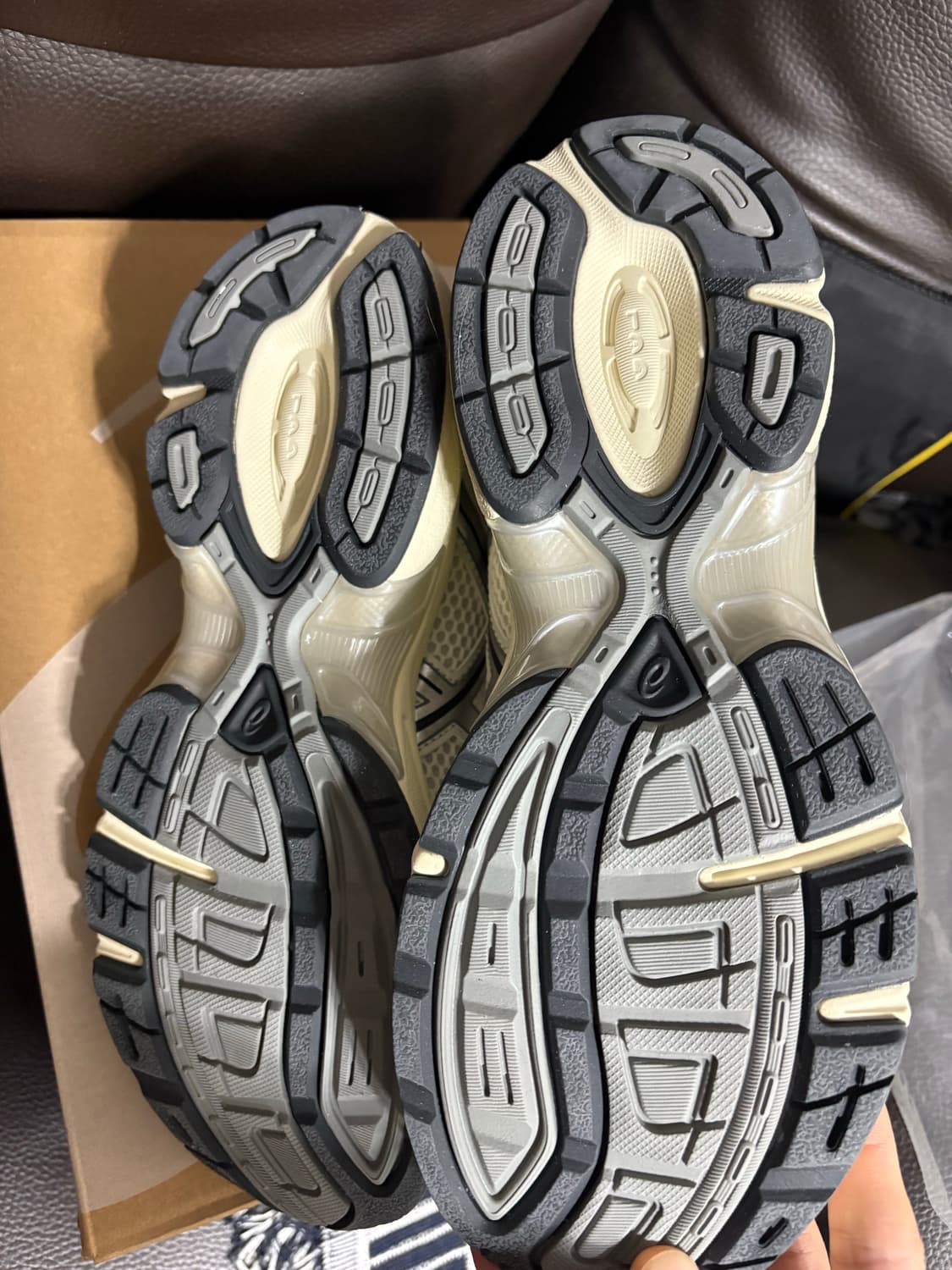 아식스 젤1130 크림 클레이 그레이 1202A164-116 상품이미지3