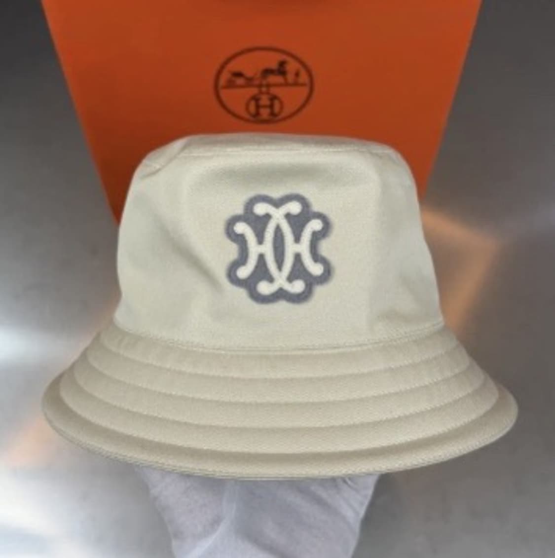 [새상품,당일배송] 에르메스 자수 로고 아이보리 남녀공용 버킷햇 풀구성품 상품이미지1