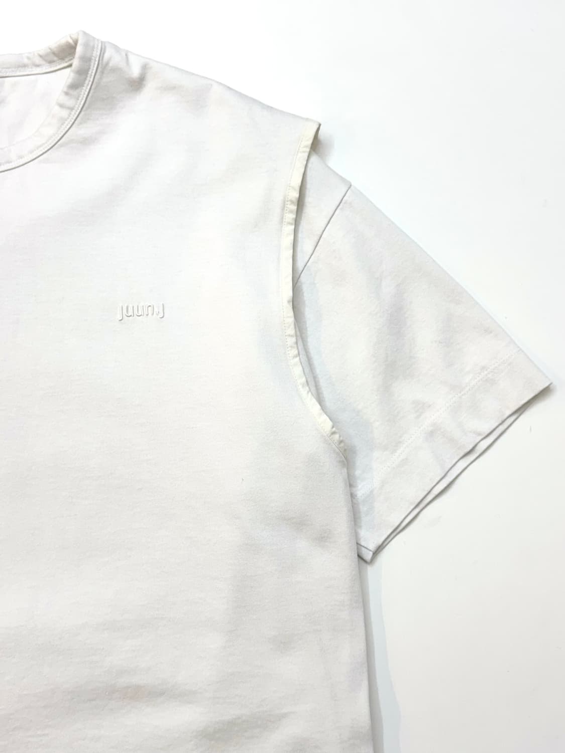 Juun.J 준지 스냅디테일 오버핏 화이트컬러 반소매 티셔츠 상품이미지4