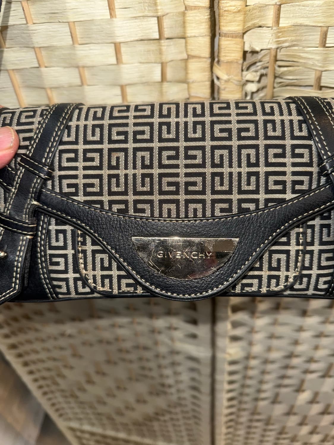 정품 지방시 빈티지 모노그램 숄더백 팝니다 상품이미지2