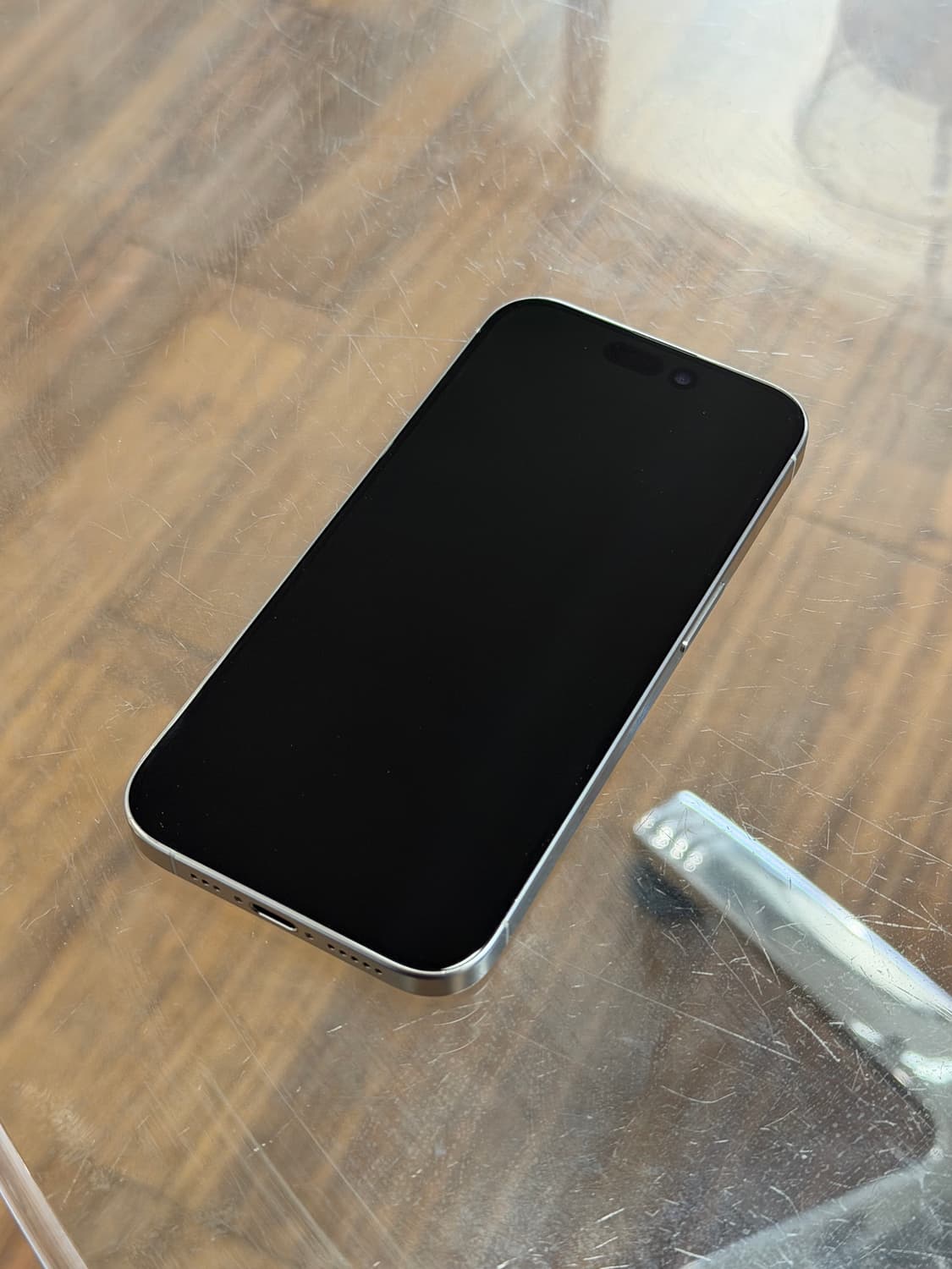 아이폰 15 pro 256기가 화이트티타늄  상품이미지6