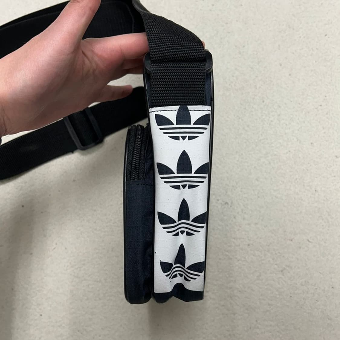 아디다스 트레포일 미니 크로스백 네이비 상품이미지3