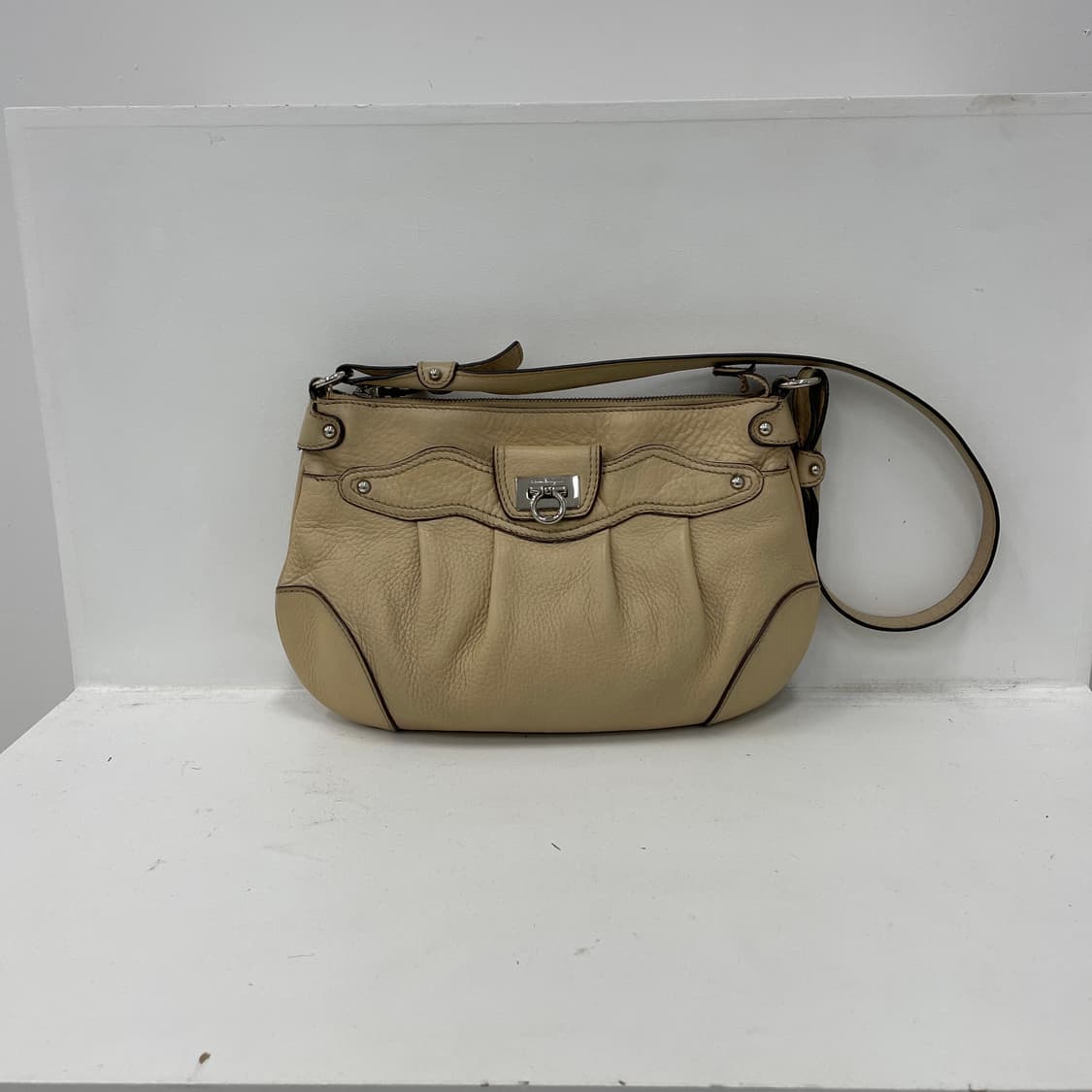페라가모 미니 실버 간치니 베이지 숄더백 가방 상품이미지2