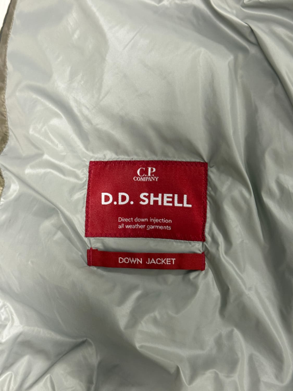 cp컴퍼니 dd쉘 패딩 24fw 상품이미지4