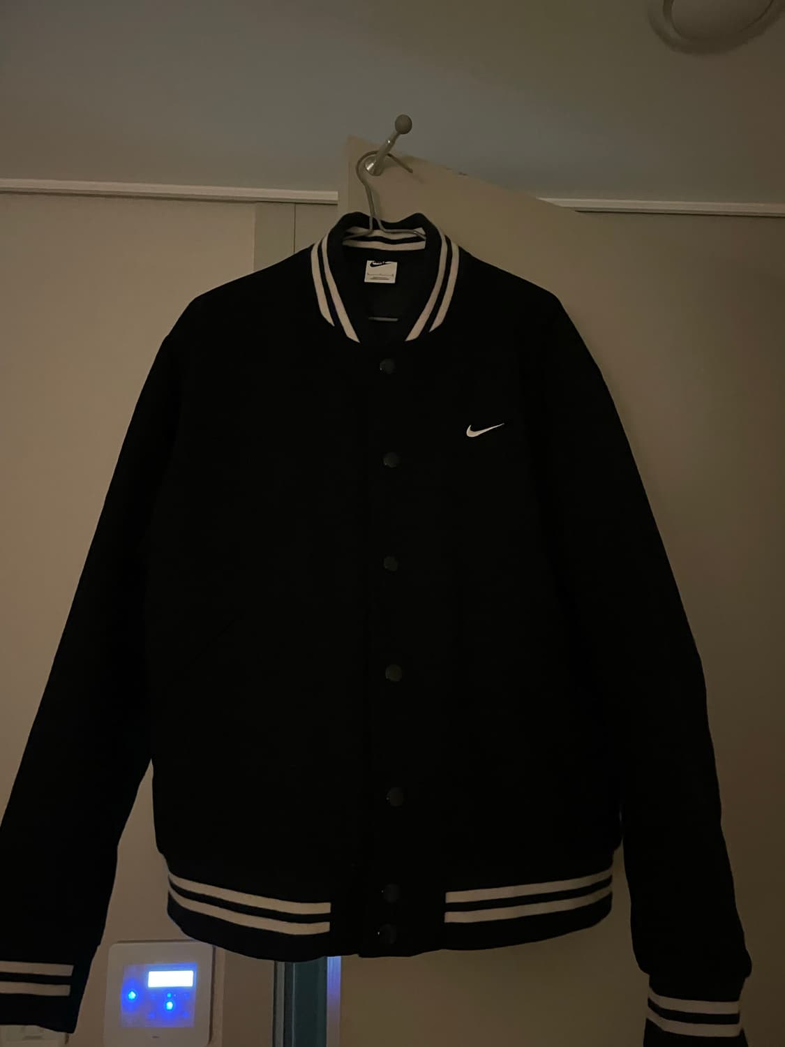 나이키 NSW 어센틱 바시티 자켓 블랙  상품이미지1