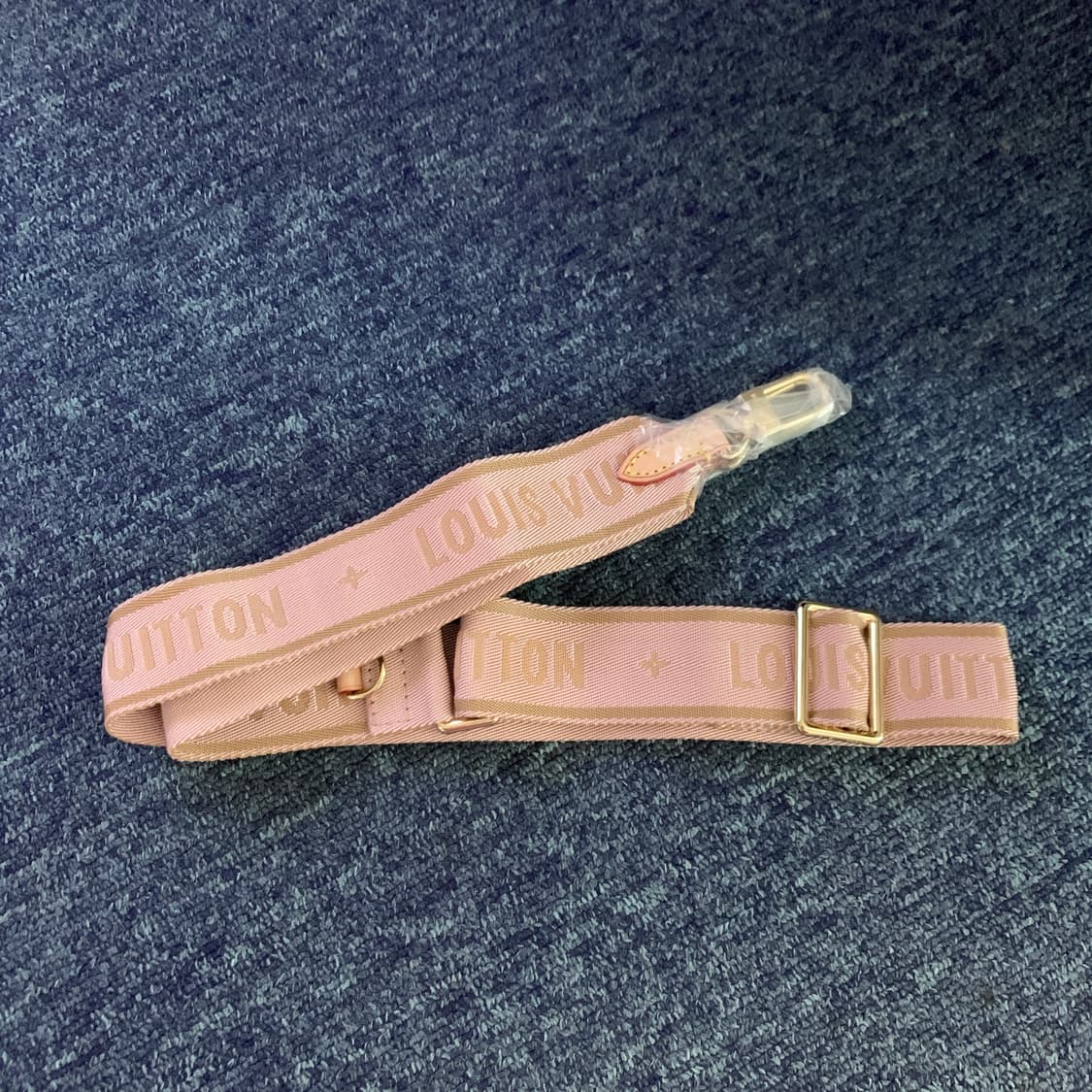 루이비통 멀티 포쉐트 악세수아 로즈 핑크 스트랩 가방끈 상품이미지5