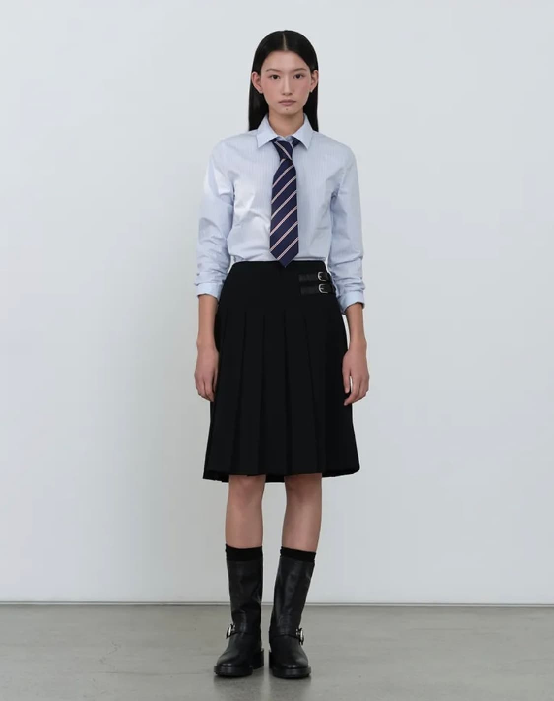무신사 스텐다드 우먼 버클 플리츠 니 렝스 스커트 팔아욤 상품이미지2