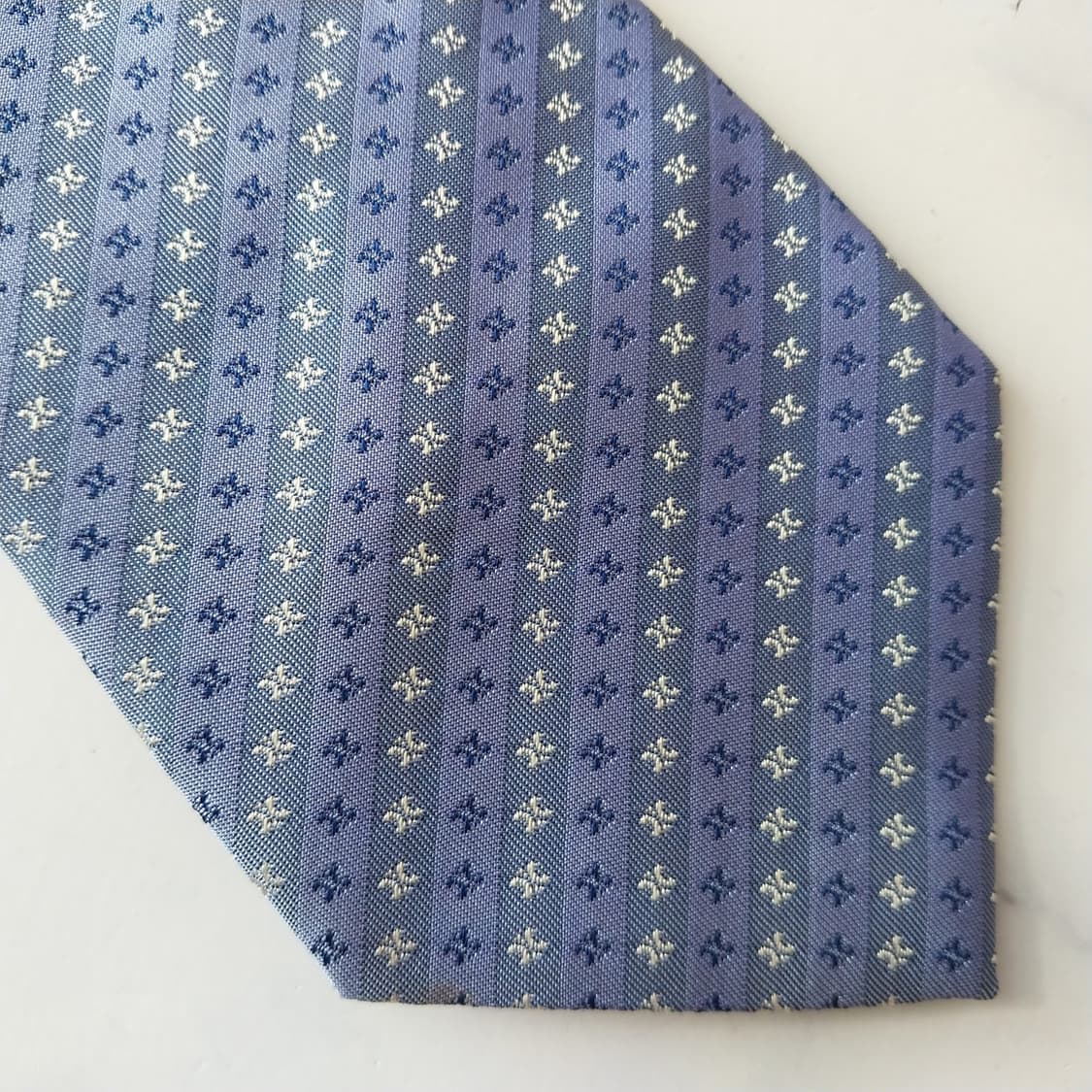 셀린느 실크 트리오페 로고 패턴 넥타이 8.6cm A+등급 K1721
 상품이미지8