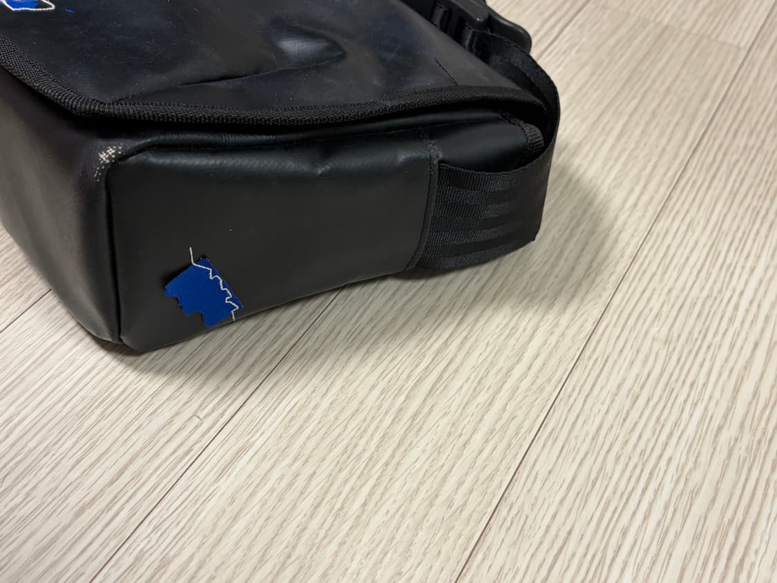 아더에러 트레이스 애드모어 크로스바디백 블랙 상품이미지4