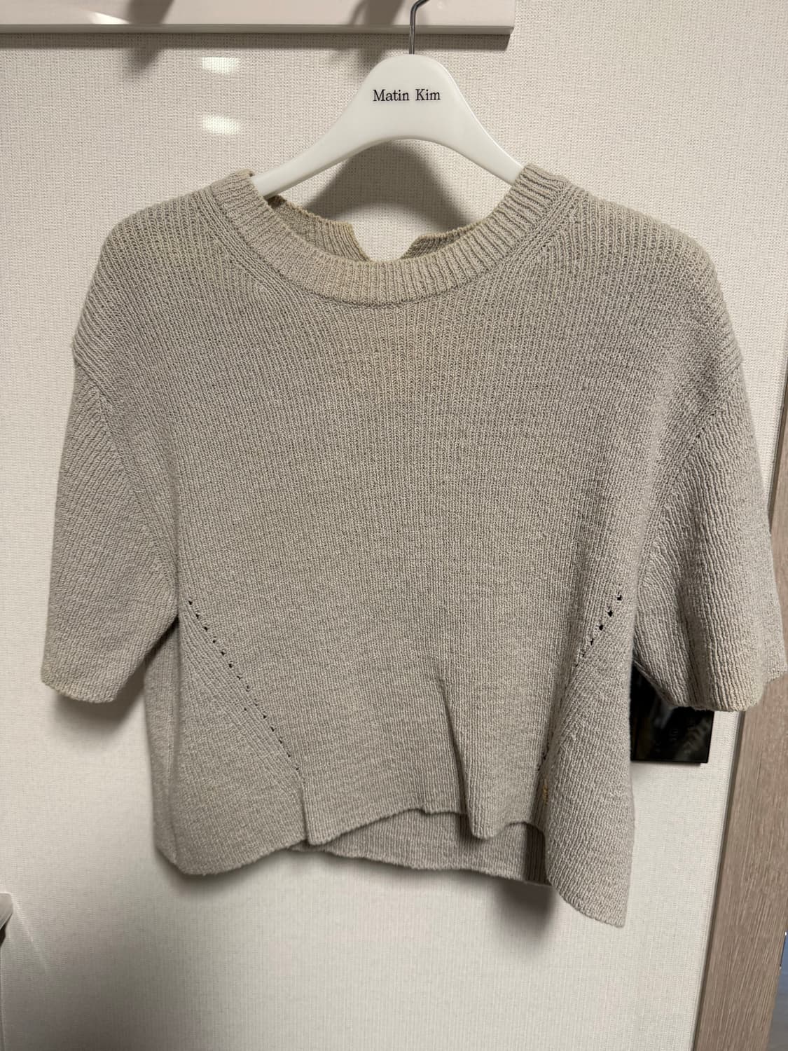 이안조 HALF SLEEVE KNIT TOP (LIGHT GREY) 상품이미지3