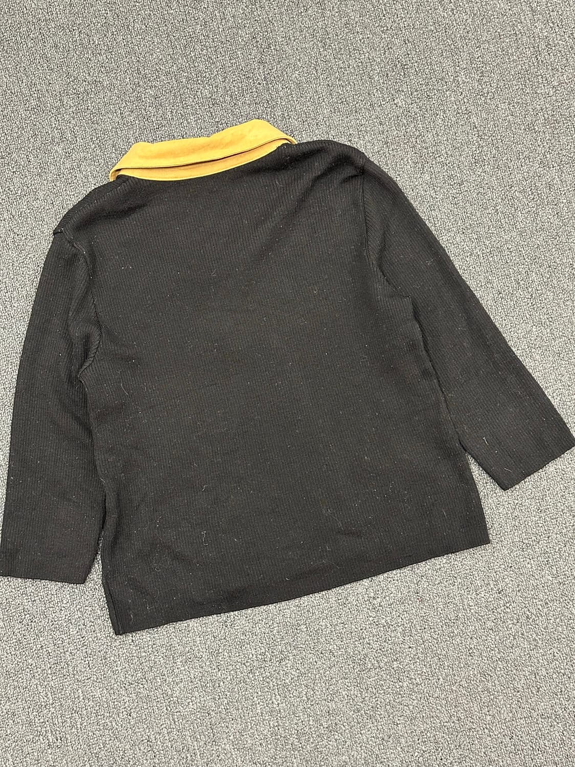 L)BISTY 빈티지 여성 블랙/베이지 배색 레이스업 카라 니트 상품이미지3