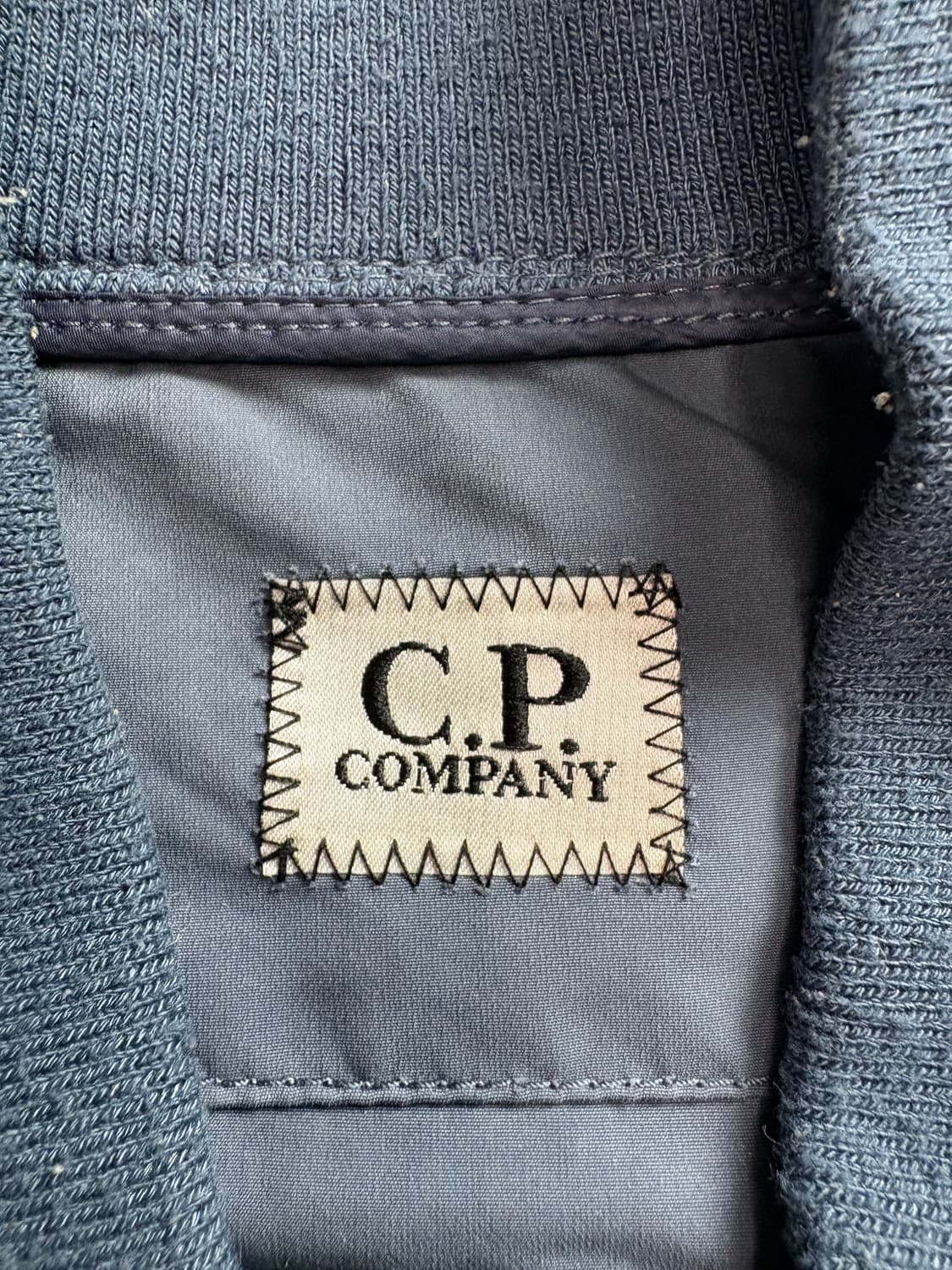 CP컴퍼니 MA-1 D.D 쉘 렌즈와펜 나일론 봄버 자켓 3462 상품이미지4