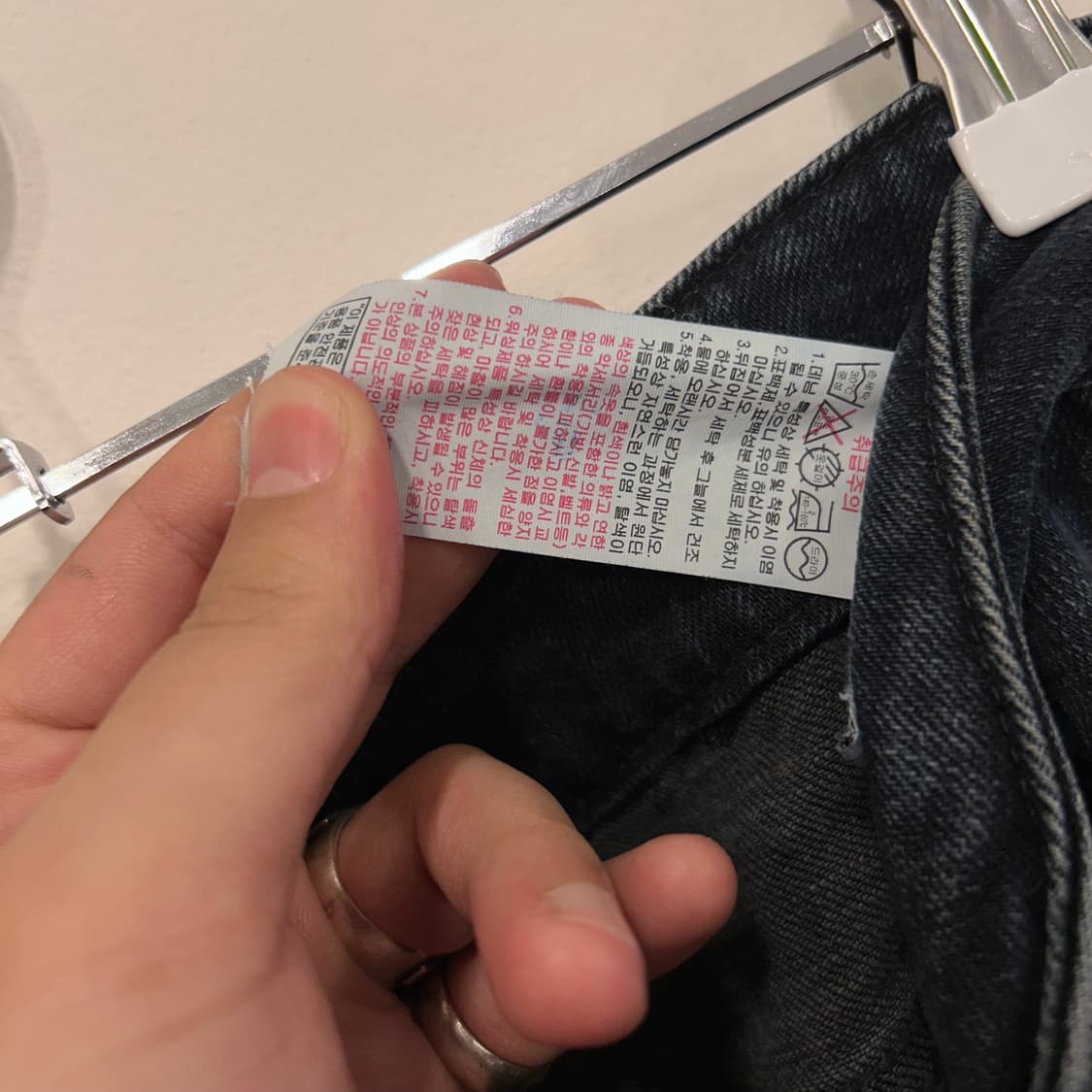 게스 와펜로고 스트레이트핏 진청 데님팬츠 상품이미지3