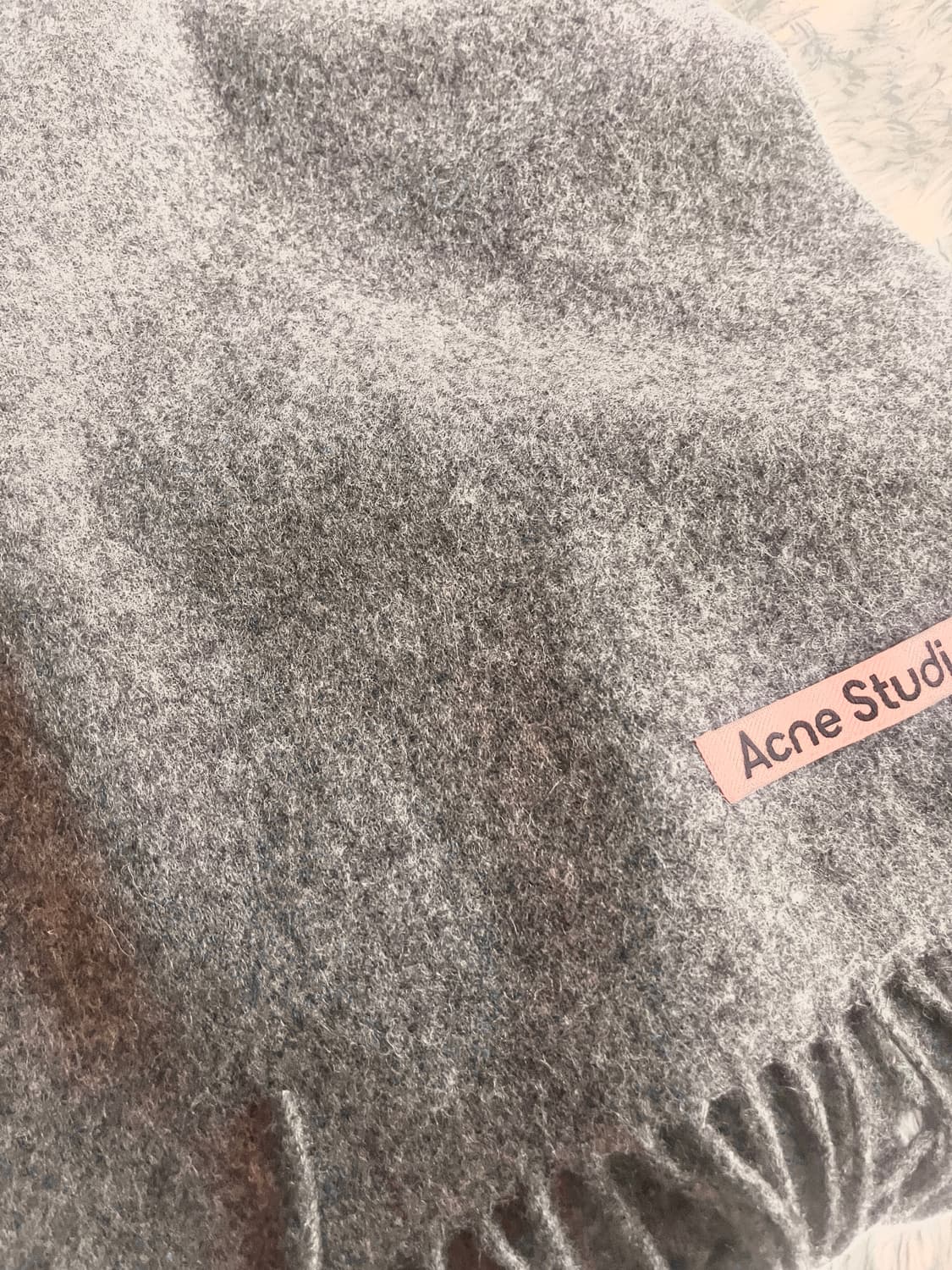 아크네스튜디오 머플러 새상품 상품이미지1