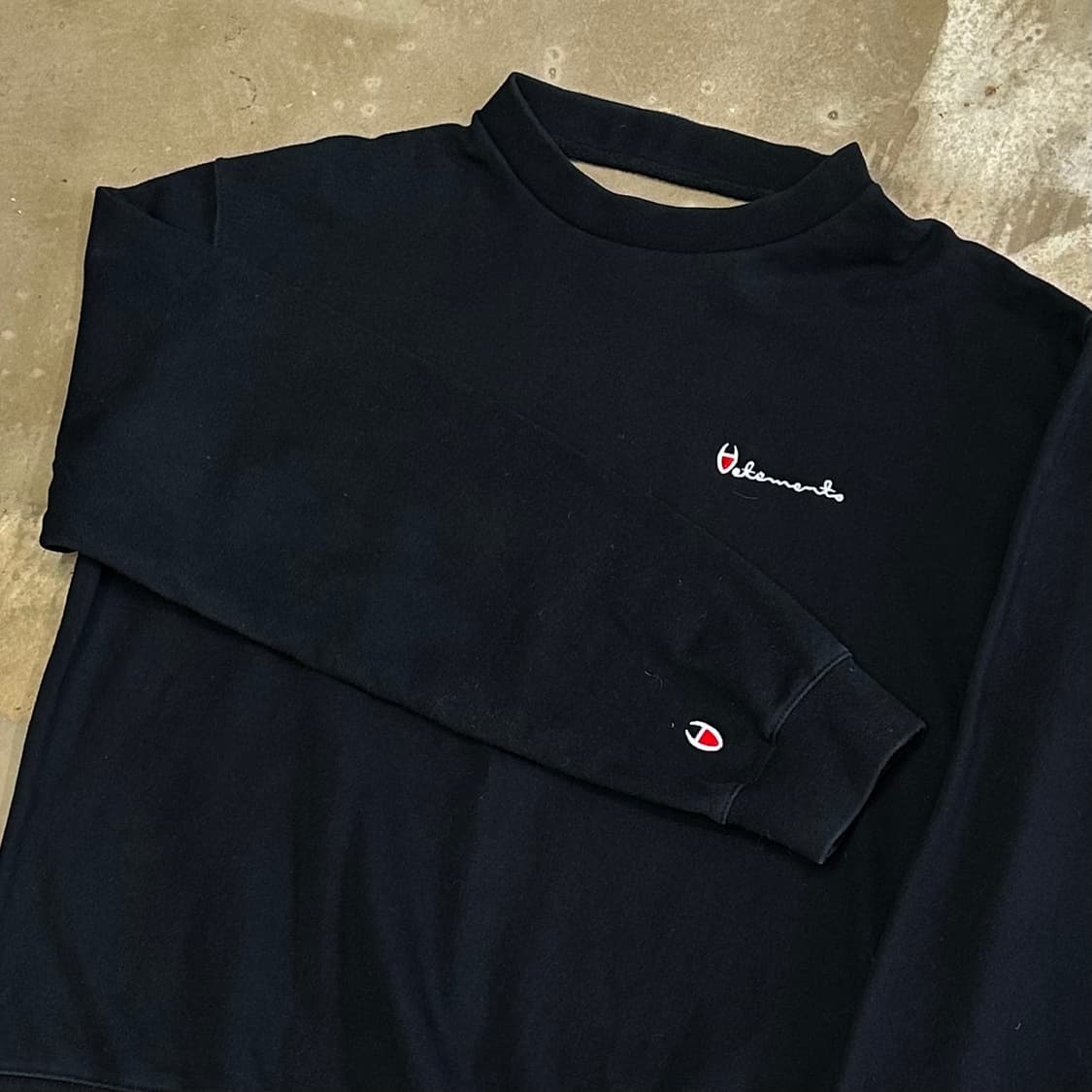 베트멍 X 챔피온 메탈로고 맨투맨 상품이미지1