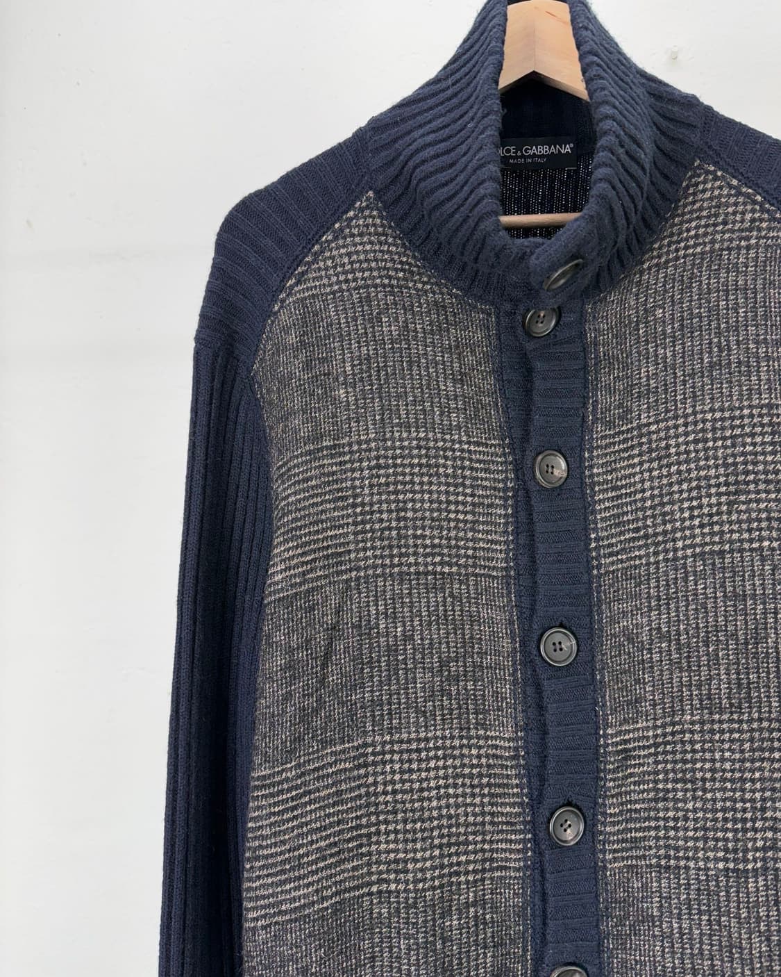 돌체앤가바나 하운드투스 버튼 드라이버 하이넥 니트 자켓 상품이미지3